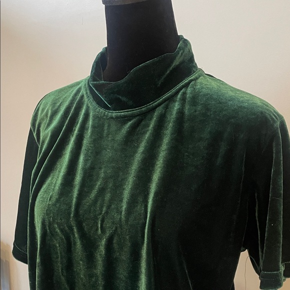 Elegant dark Green Velvet Women's Top - Picture 2 of 2